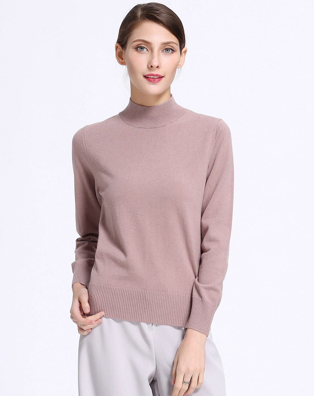 超细美丽诺羊毛浅豆沙色平板半高领套衫