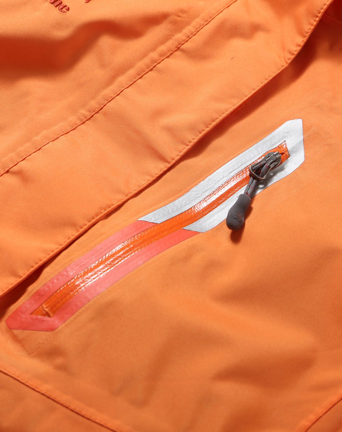 户外休闲 女款橙色防风防水透气保暖冲锋衣 两层结构面料