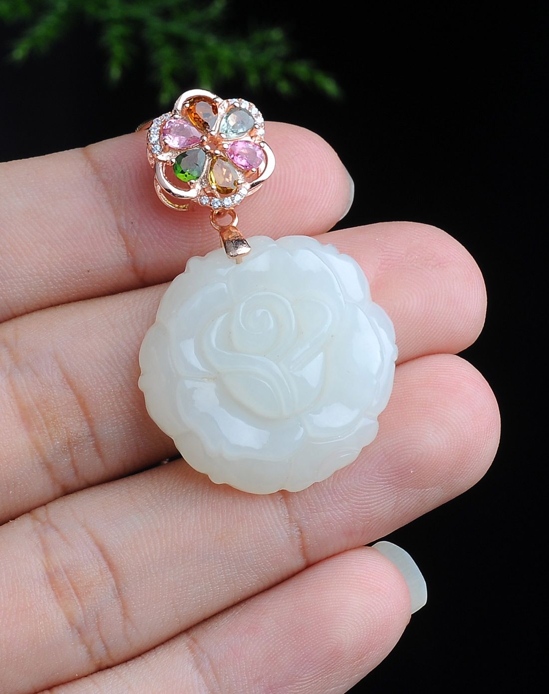 925银镶嵌精美和田玉白玉花朵吊坠(附证书)