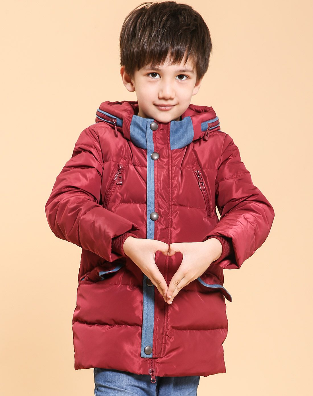 豆沙红男童羽绒服