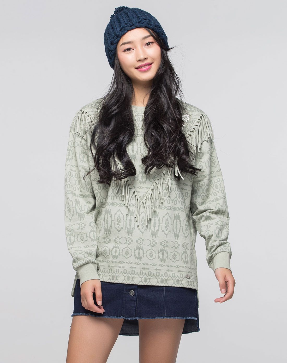 灰绿色独特潮流长袖上衣