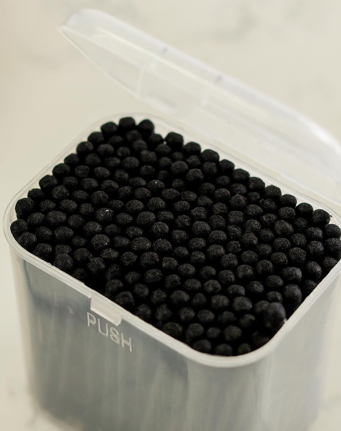 日本进口家中常备旋转双头黑色棉花棒棉签