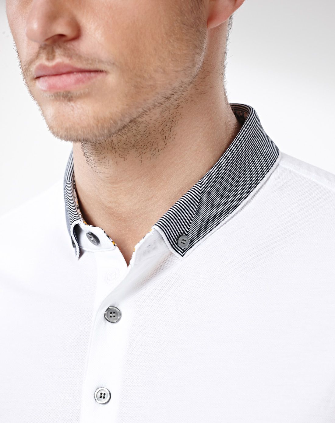 白色140s全棉珠地提花扁机领t恤