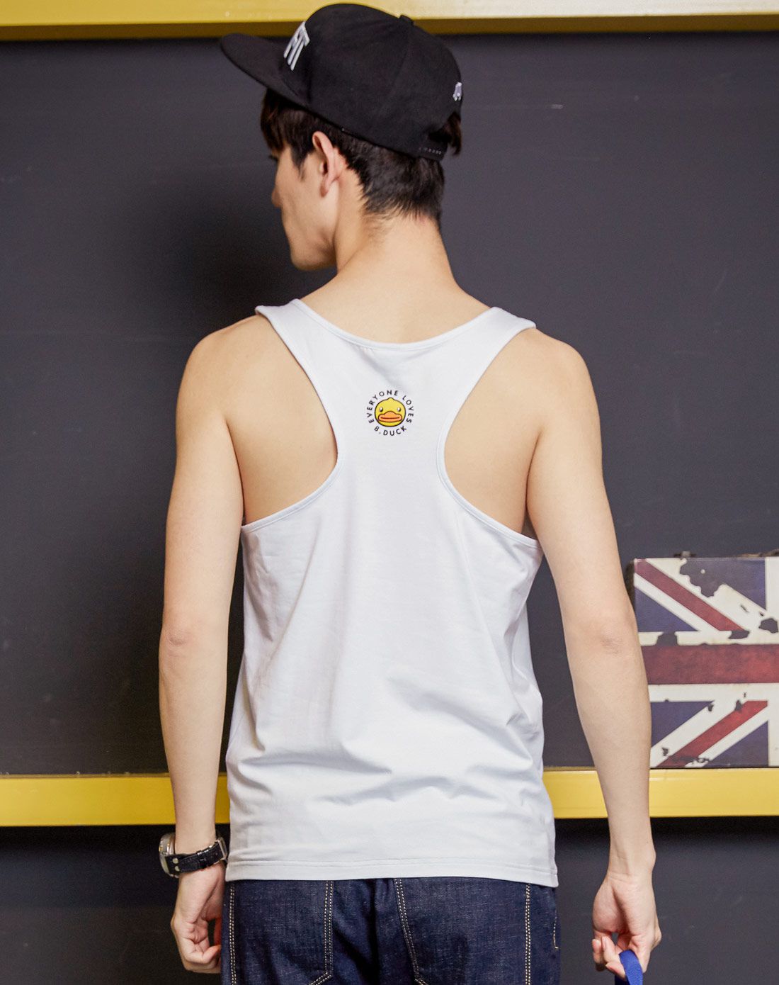 舒适透气 男款白色运动背心 个性百搭