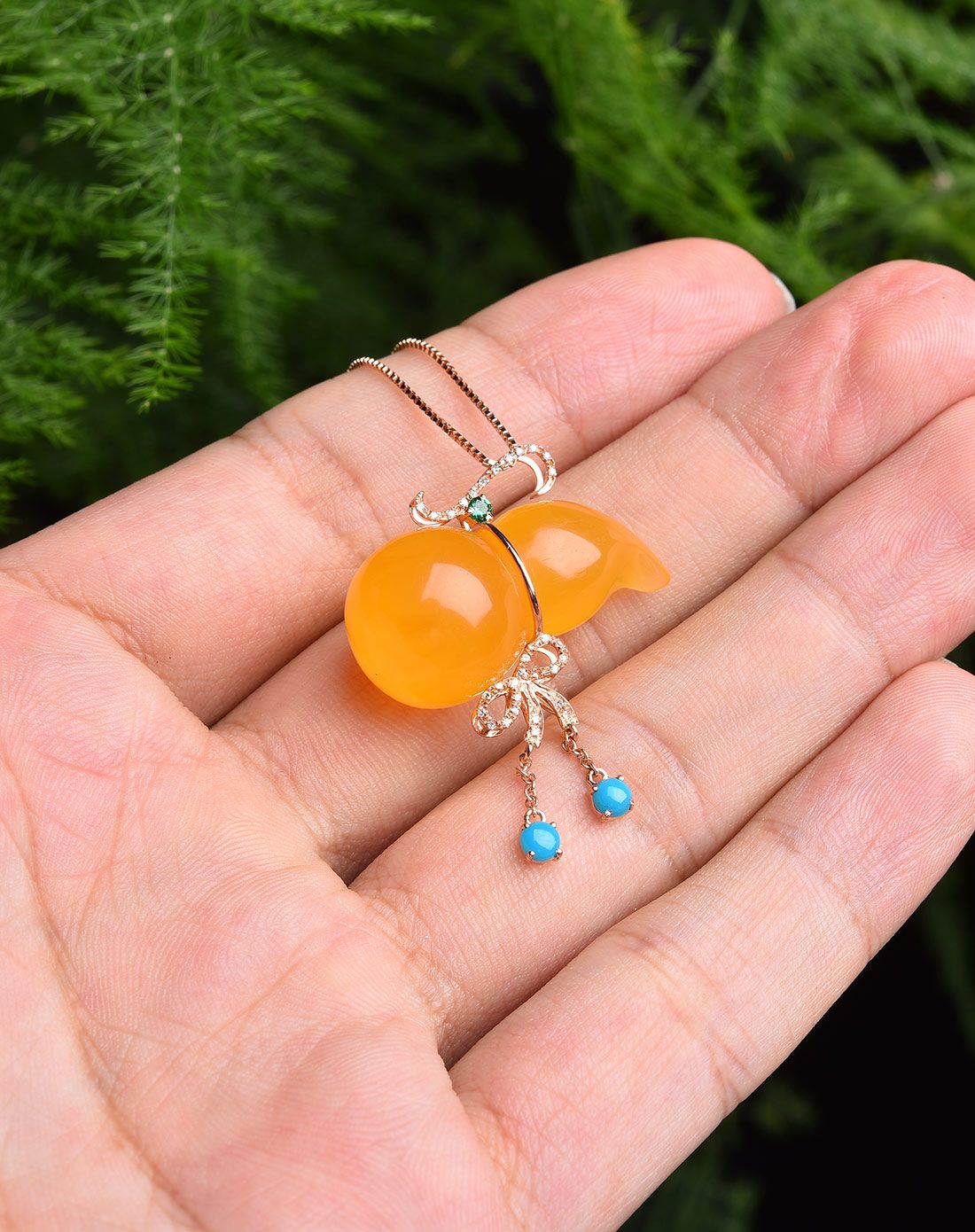 亿珍阁 18k金伴钻镶嵌鸡油黄葫芦琥珀蜜蜡吊坠 附证书 附证书