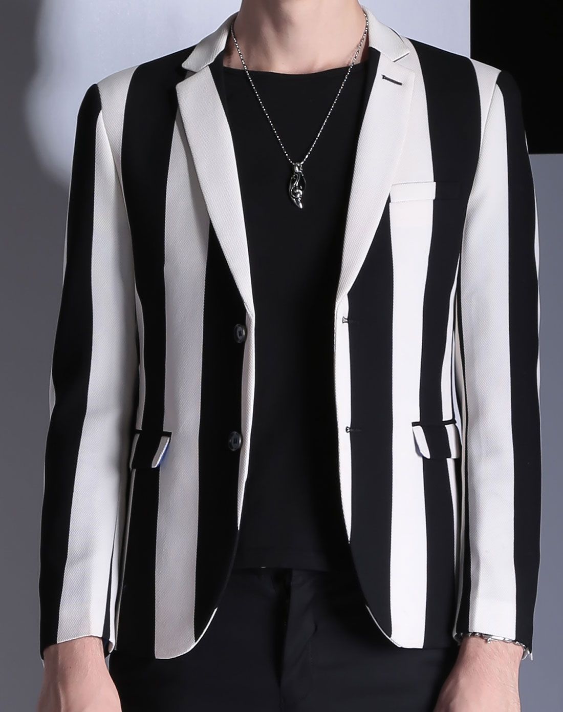 男款黑白条小西装