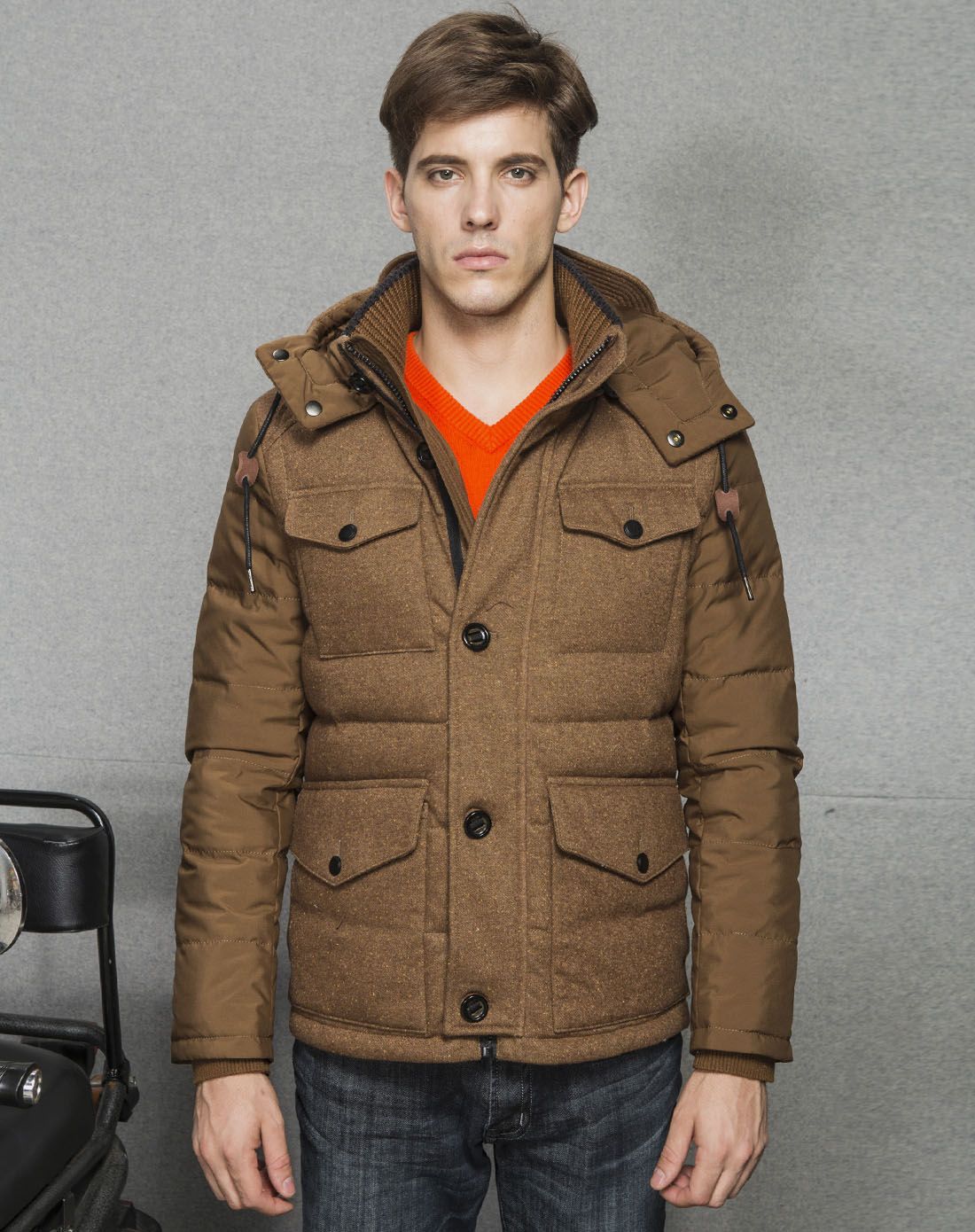 男款黄棕色都市休闲中长款羽绒服