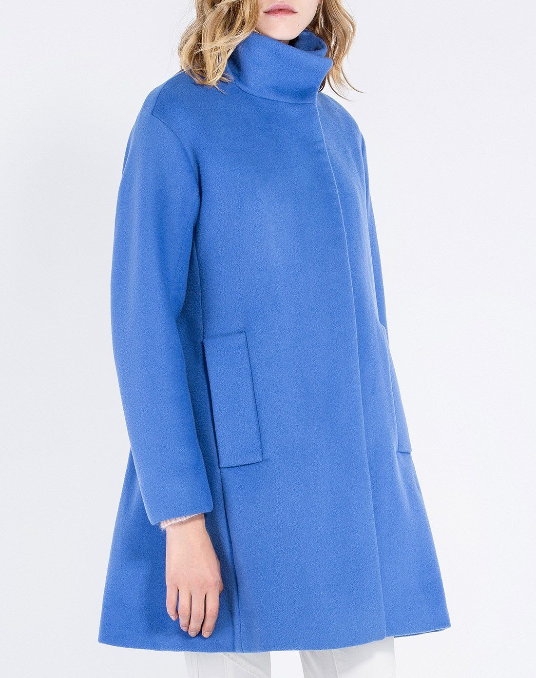 天蓝色优雅丽人长袖大衣