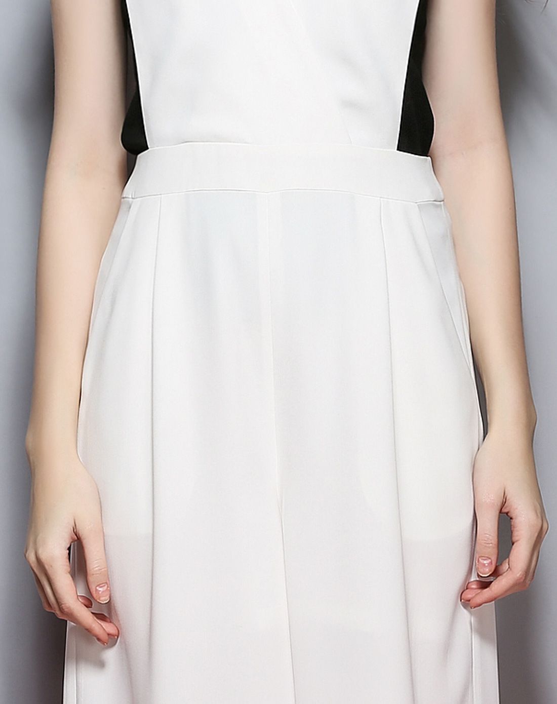 白色时尚连体裤