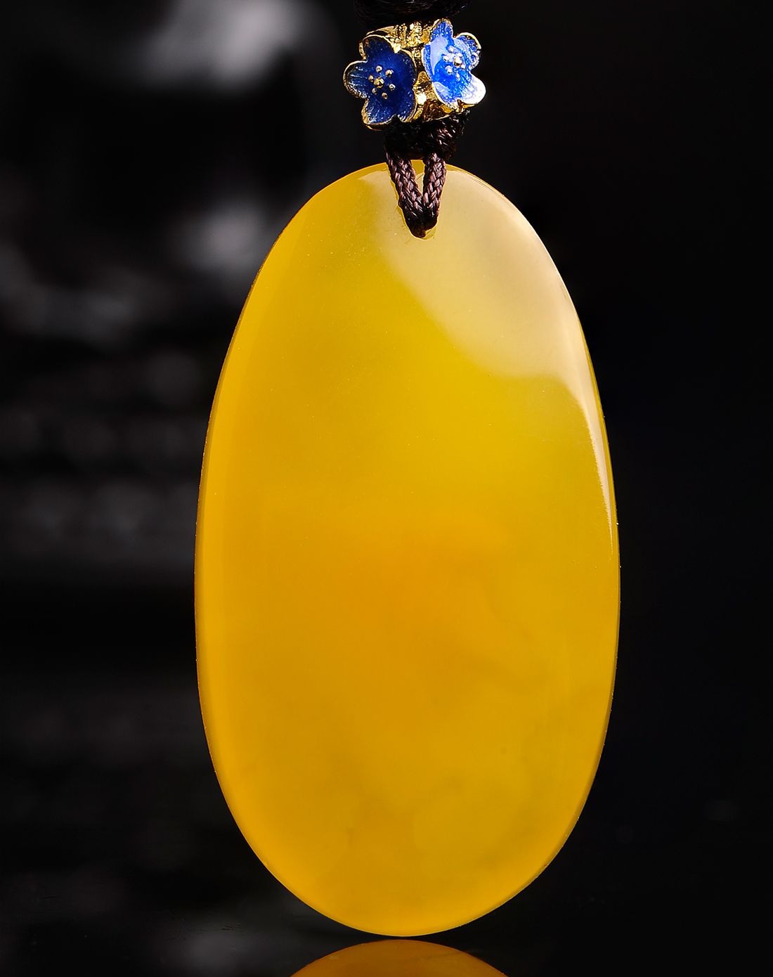 玛丽.温莎 随形水滴琥珀蜜蜡蛋面吊坠附证书