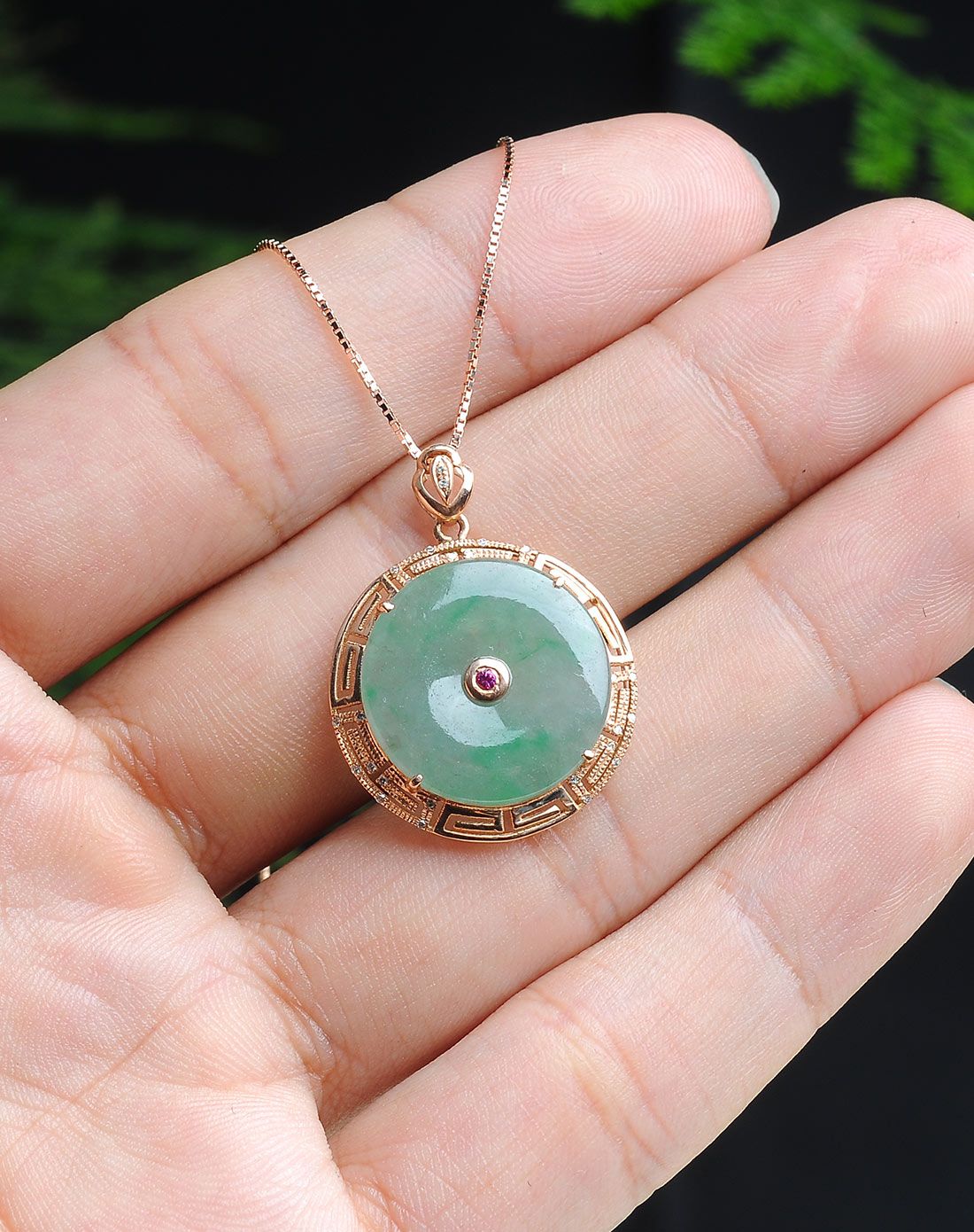 18k金镶嵌a货油绿平安扣翡翠吊坠(附证书)