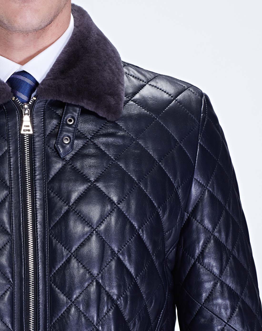 蓝色翻毛领保暖羊皮外套