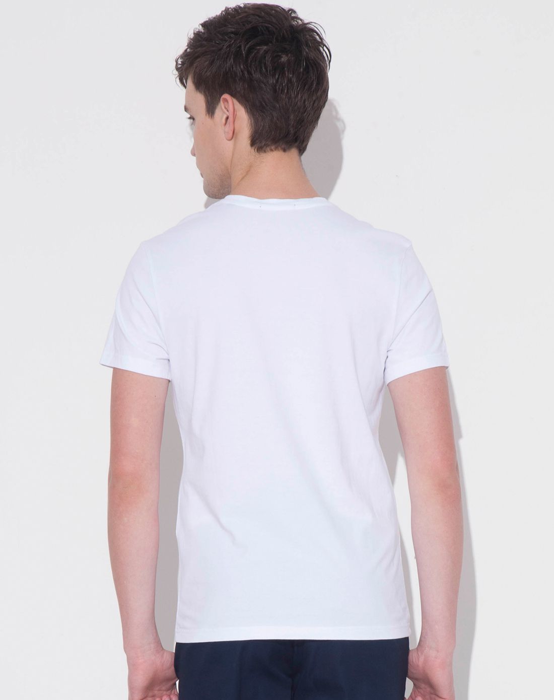 男款白色图案休闲圆领短袖t恤