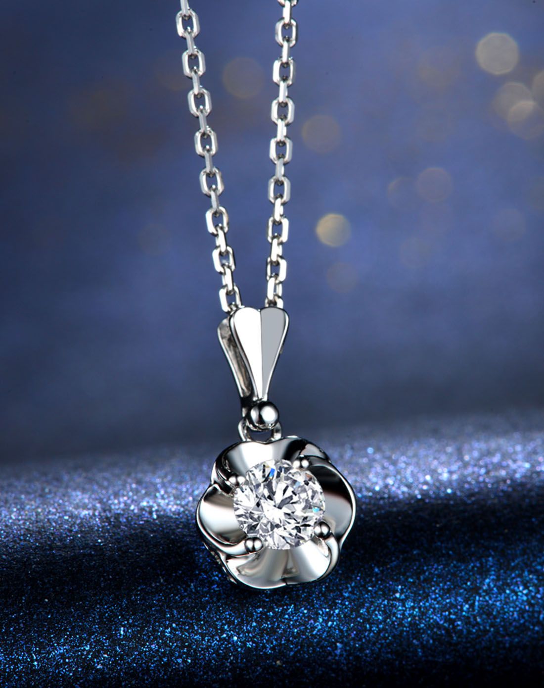 > 白18k金钻石吊坠