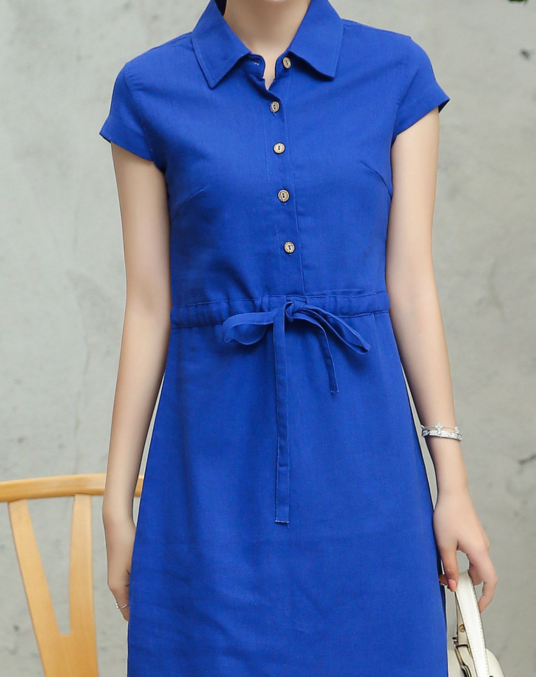 深蓝色修身收腰短袖连衣裙