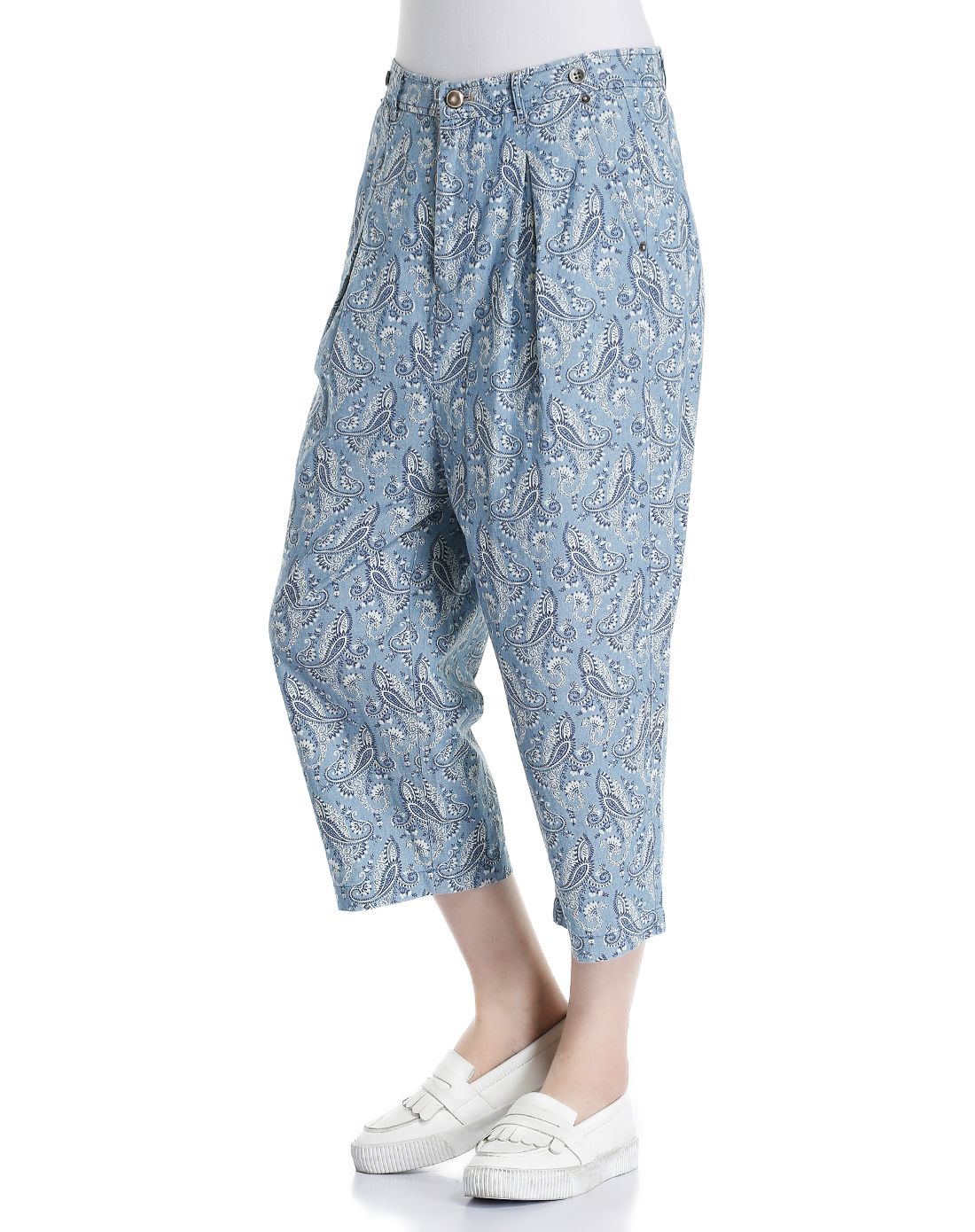 蓝色俏丽复古裤子