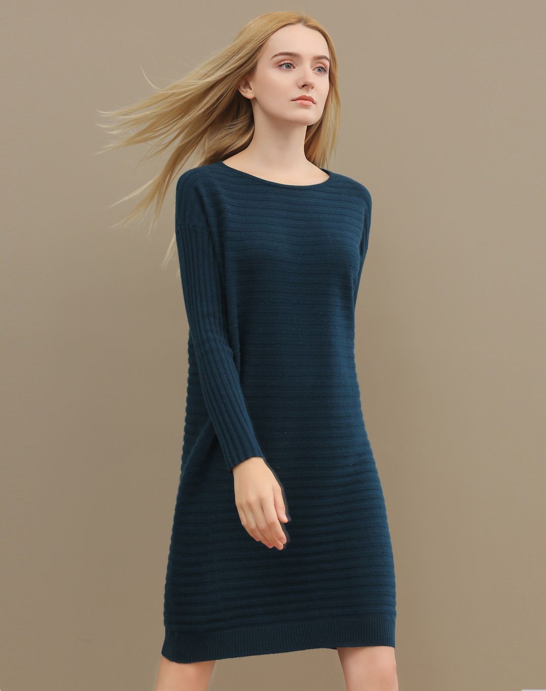 女湛兰圆领横条长款羊绒连衣裙