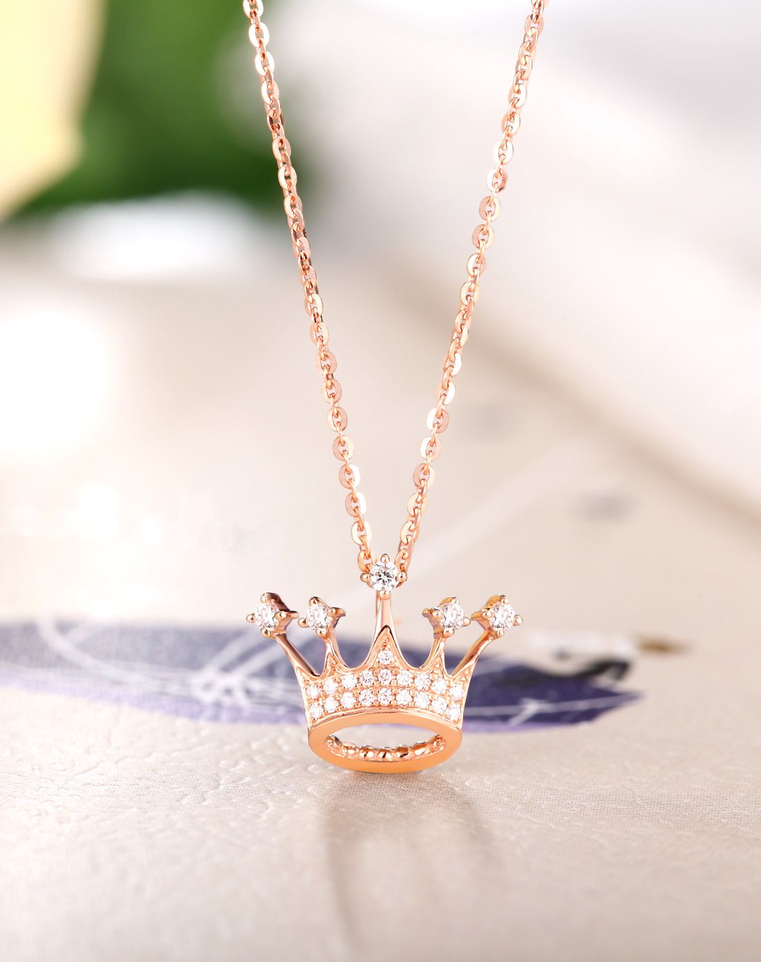 珂兰钻石 轻奢公主皇冠系列18k金钻石吊坠