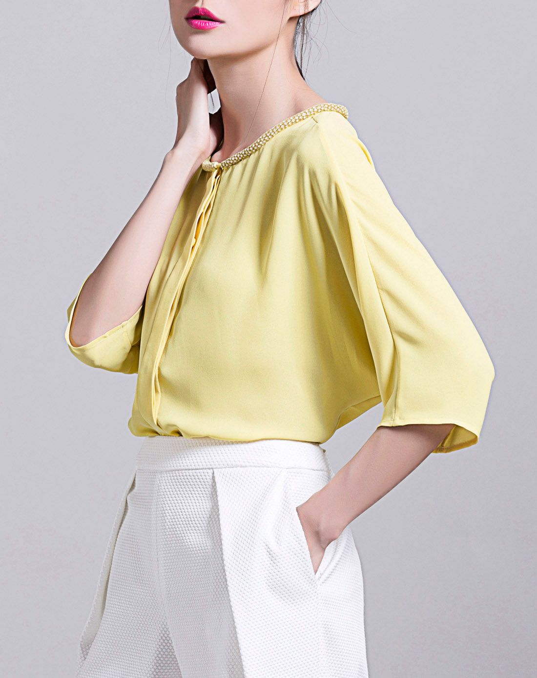 ozzo 简约领口钉珠宽松上衣