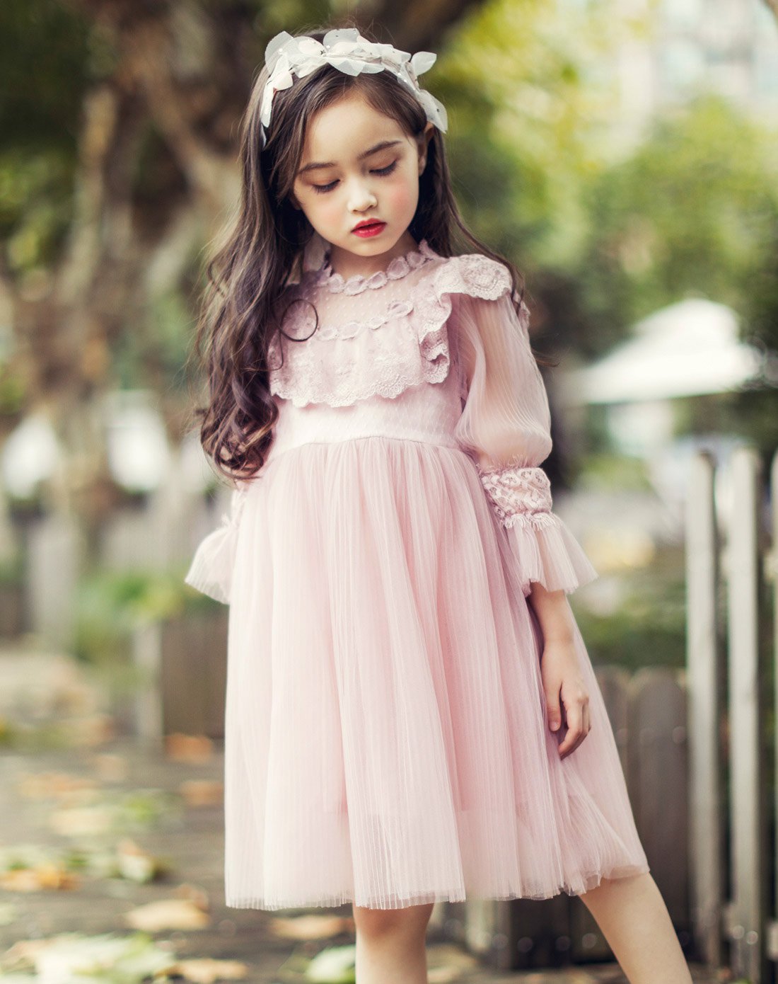 js童装儿童春装蕾丝花边镂空纱裙春装压褶喇叭袖女童连衣裙