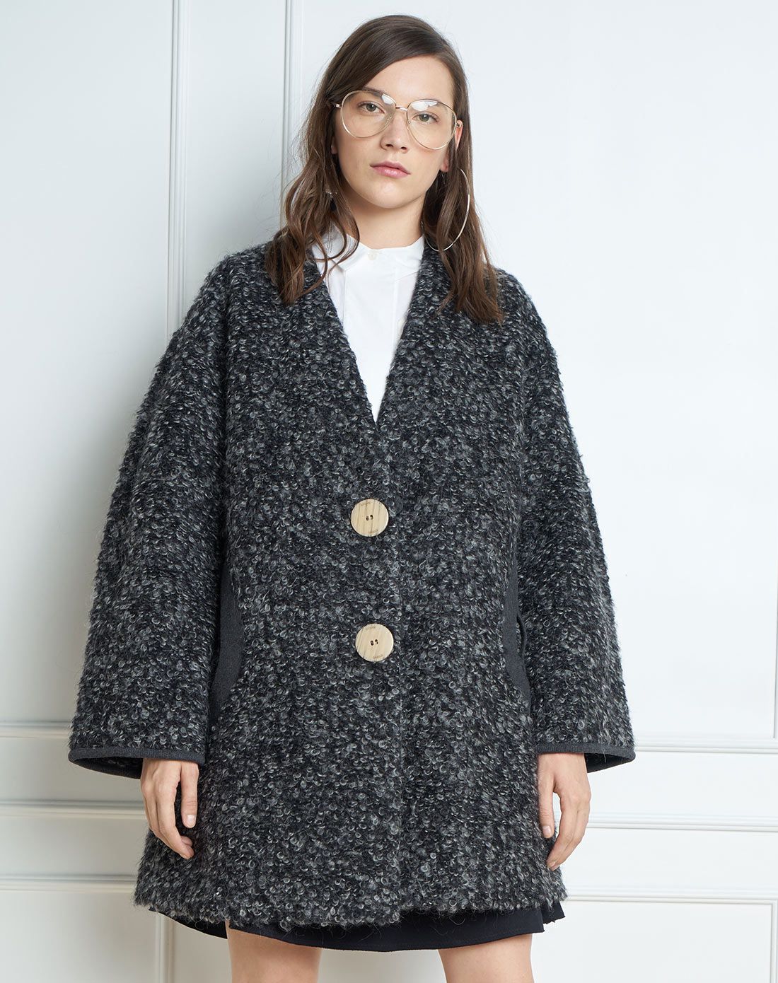 v型无领设计蓬松质感宽松羊毛大衣