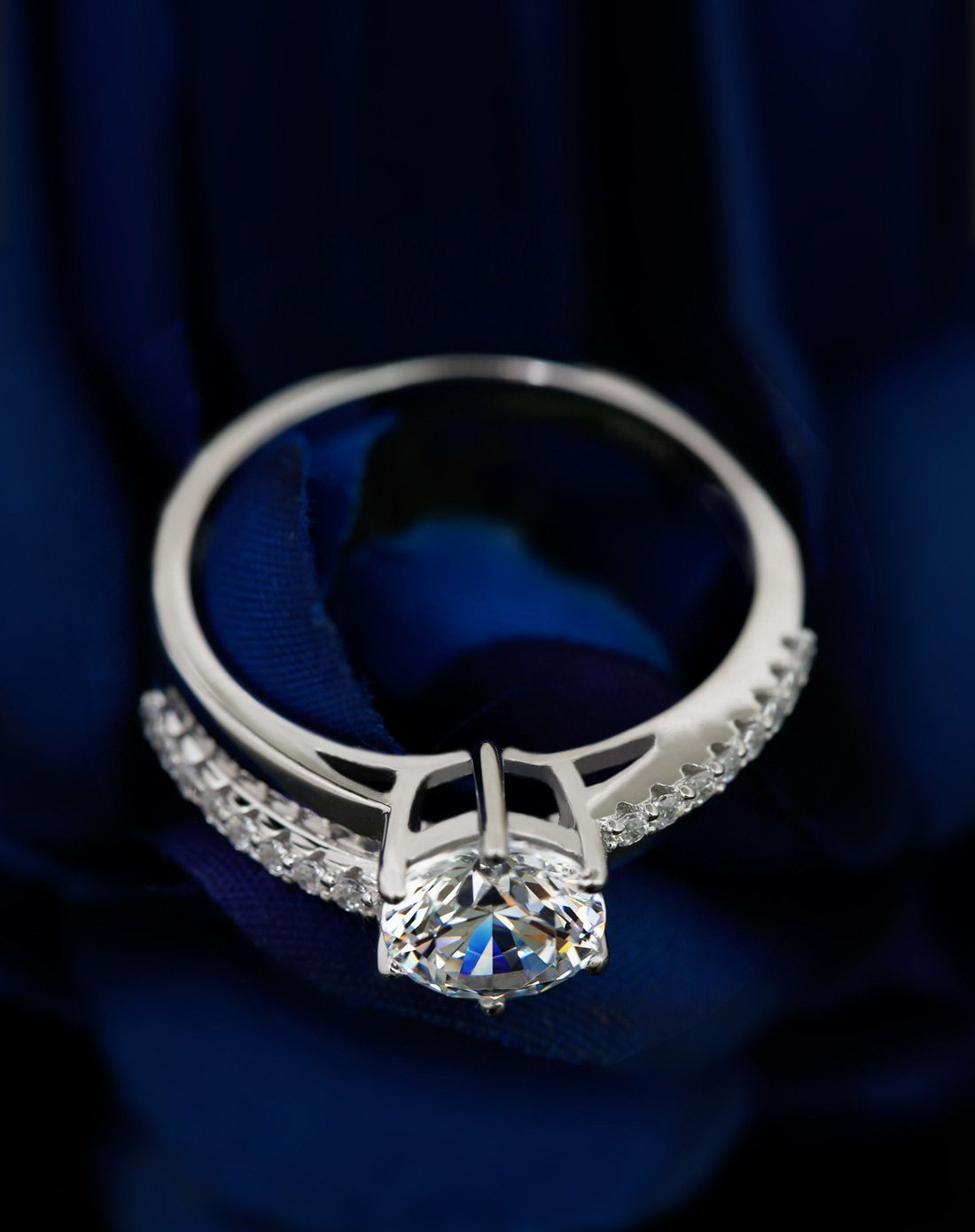 戒指女纯银镶嵌宝石施华洛世奇图片