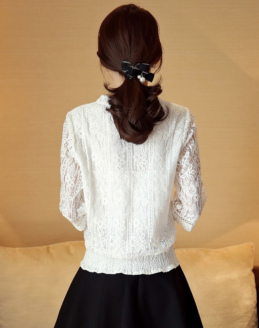 白色八分袖蕾丝打底衫