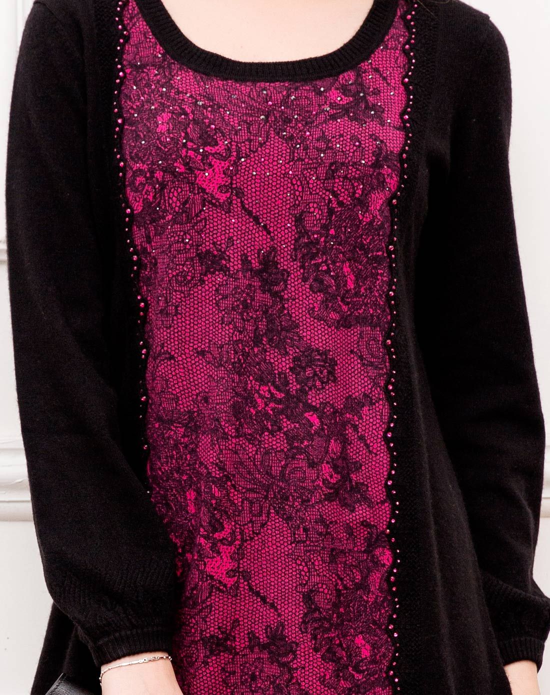 女士黑红复古蕾丝圆领羊绒造型长衫