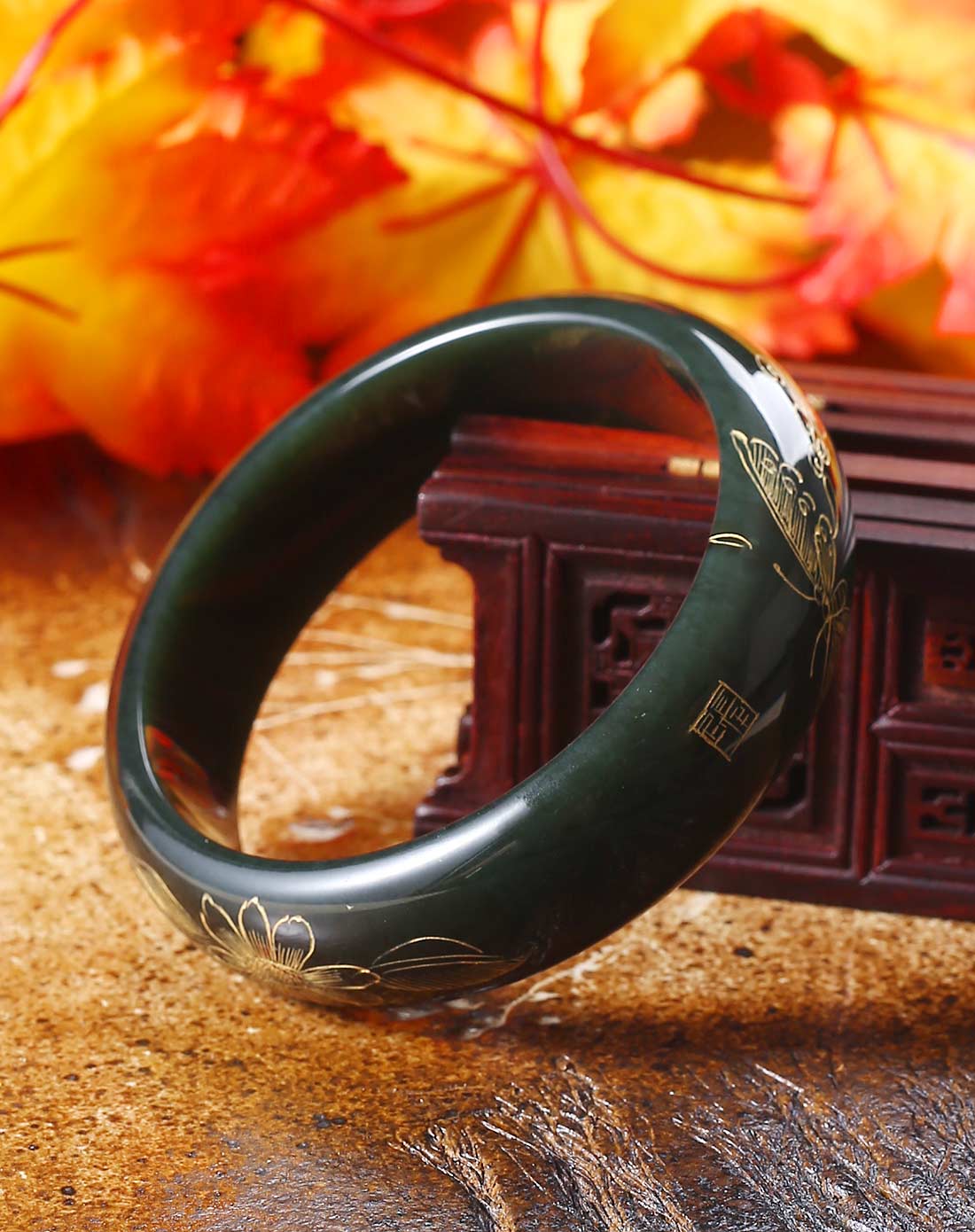 和田墨碧玉精雕花手镯(约内径5.7cm)