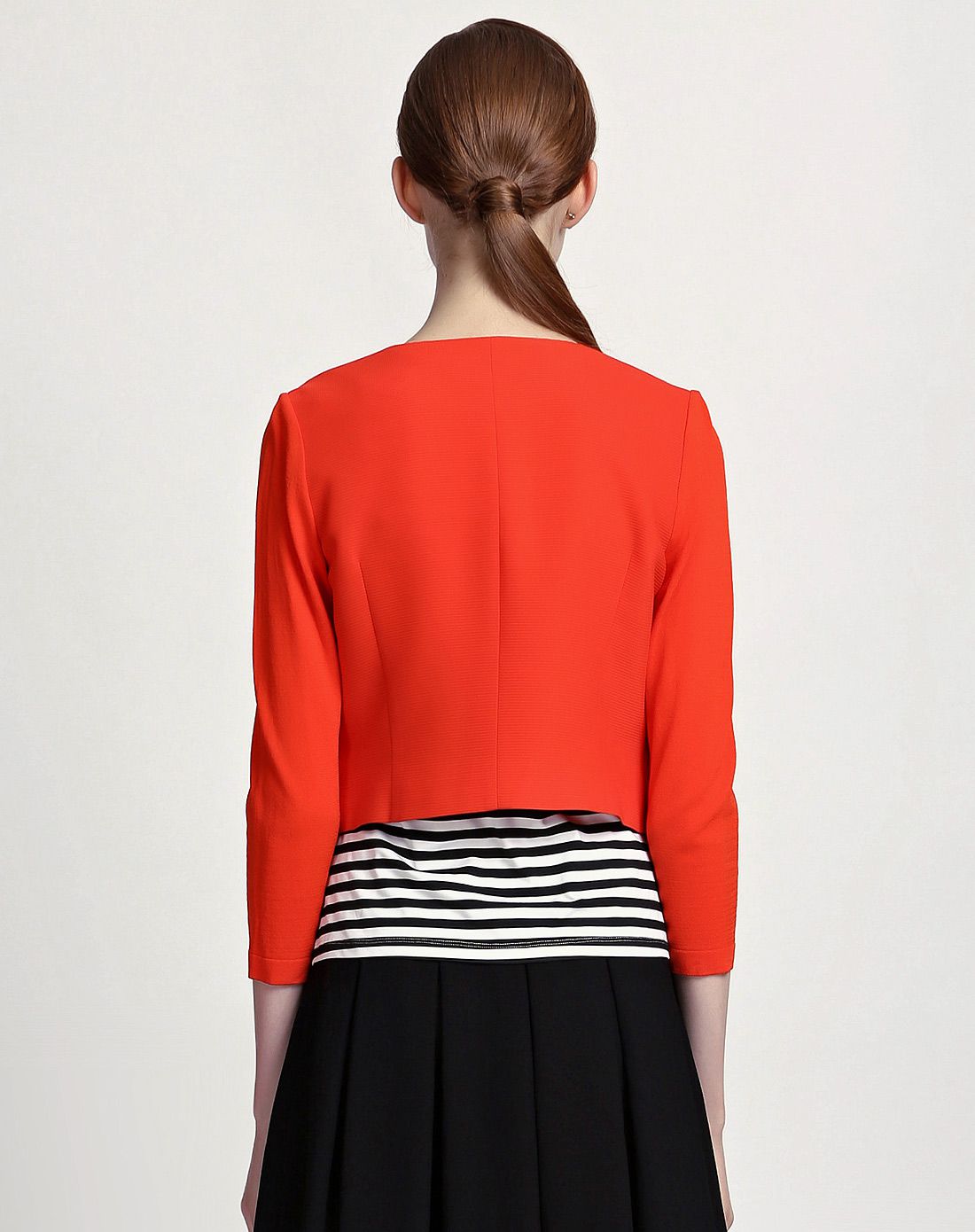 橘红色圆领短款小外套