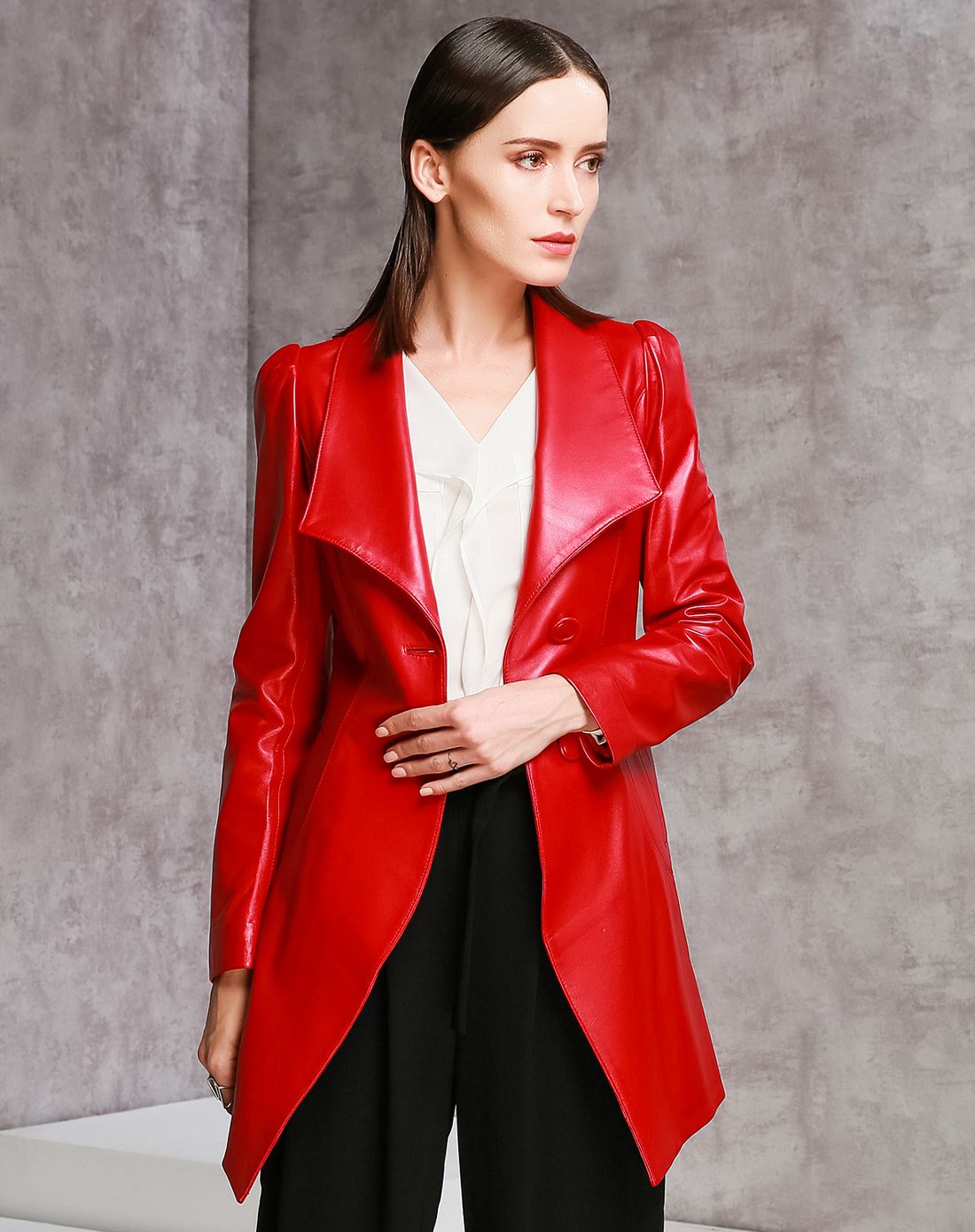 女装红色细腻绵羊皮翻领风衣
