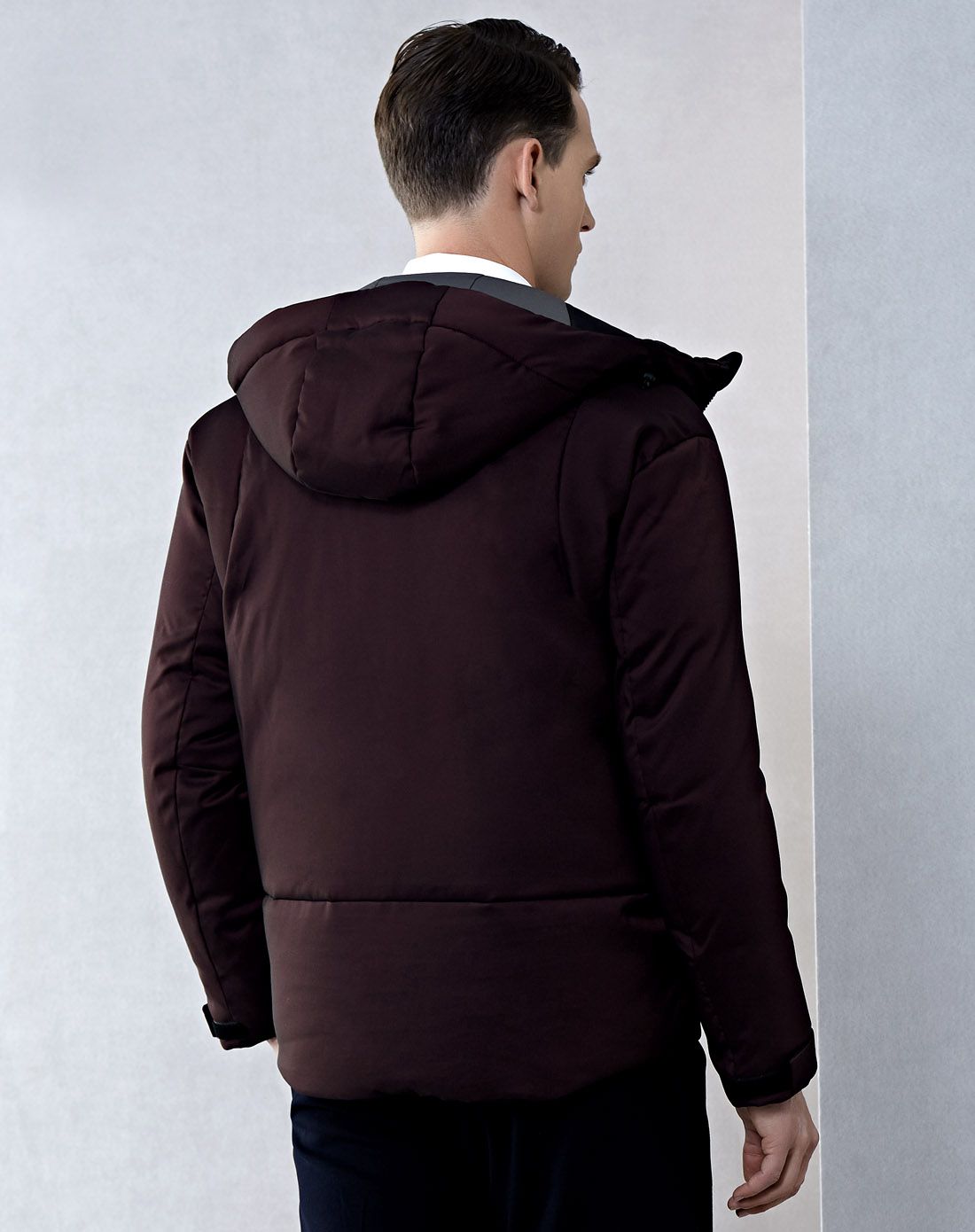 红标修身版型酒红色连帽短款羽绒服