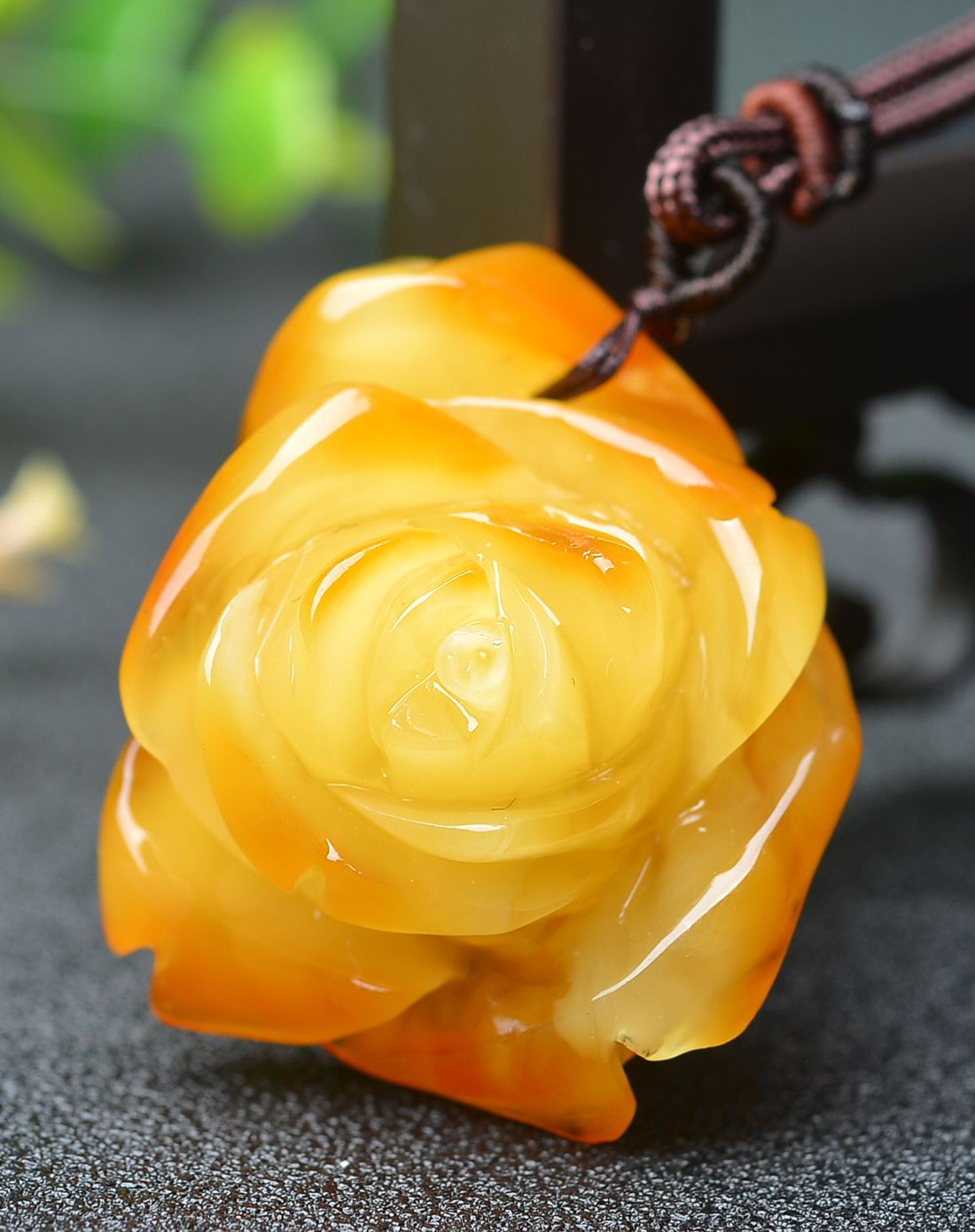 亿珍阁 俏色鸡油黄蔷薇花蜜蜡吊坠4.44g含绳