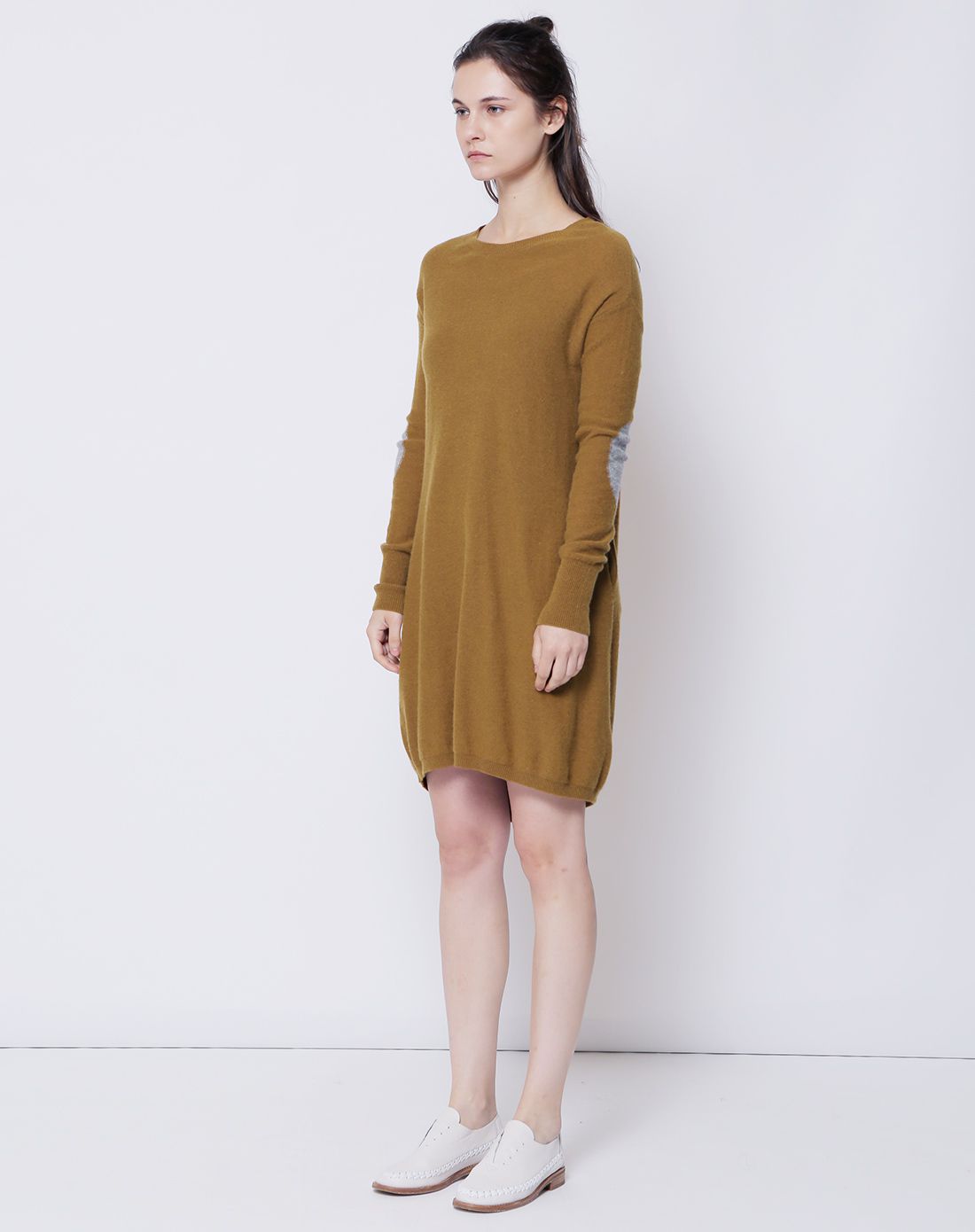 女款金棕o型连衣裙