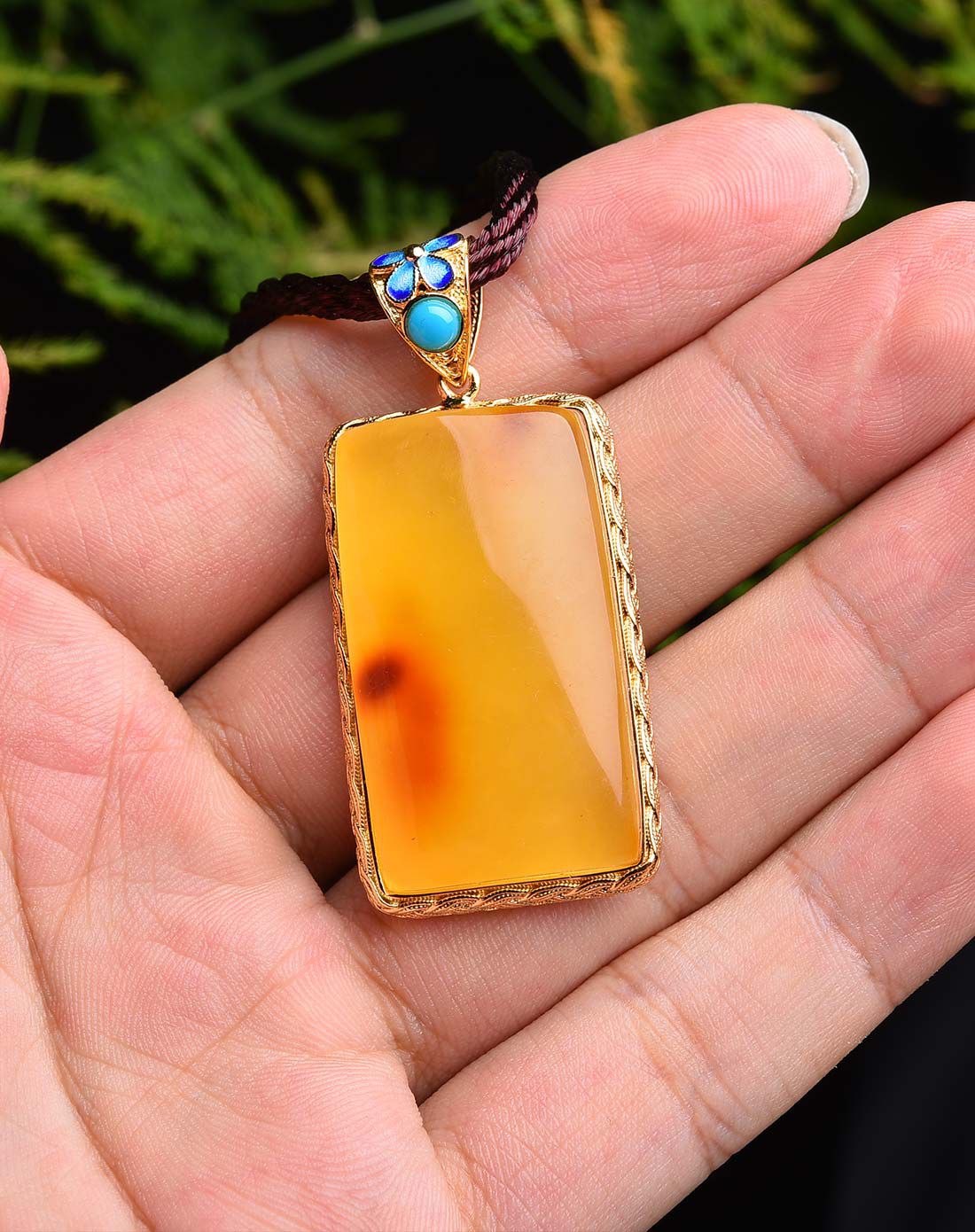 亿珍阁 925银镶俏色鸡油黄无事牌琥珀蜜蜡挂件 附证书