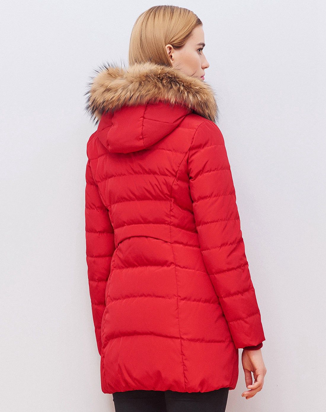 殷红色时尚通勤羽绒服