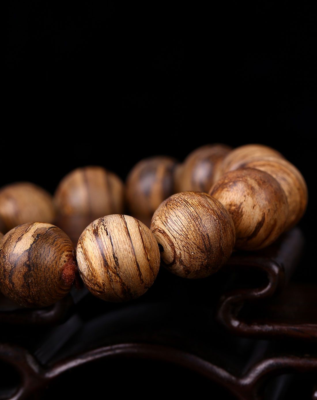 > 加里曼丹野生极品虎皮纹收藏级沉香手串16mm