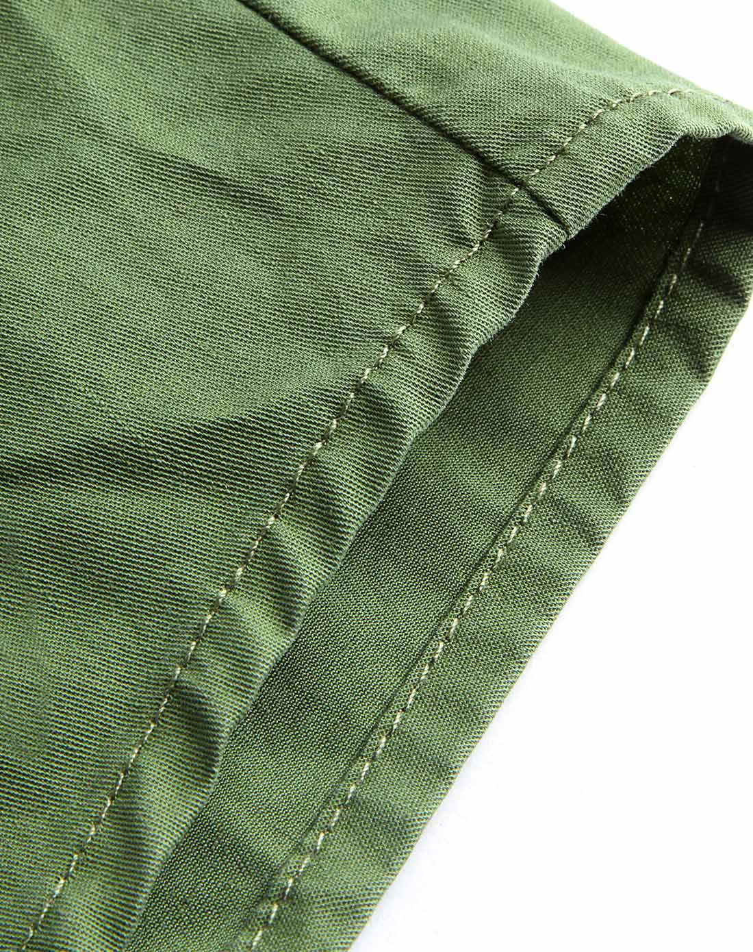 男童深绿色衬衫