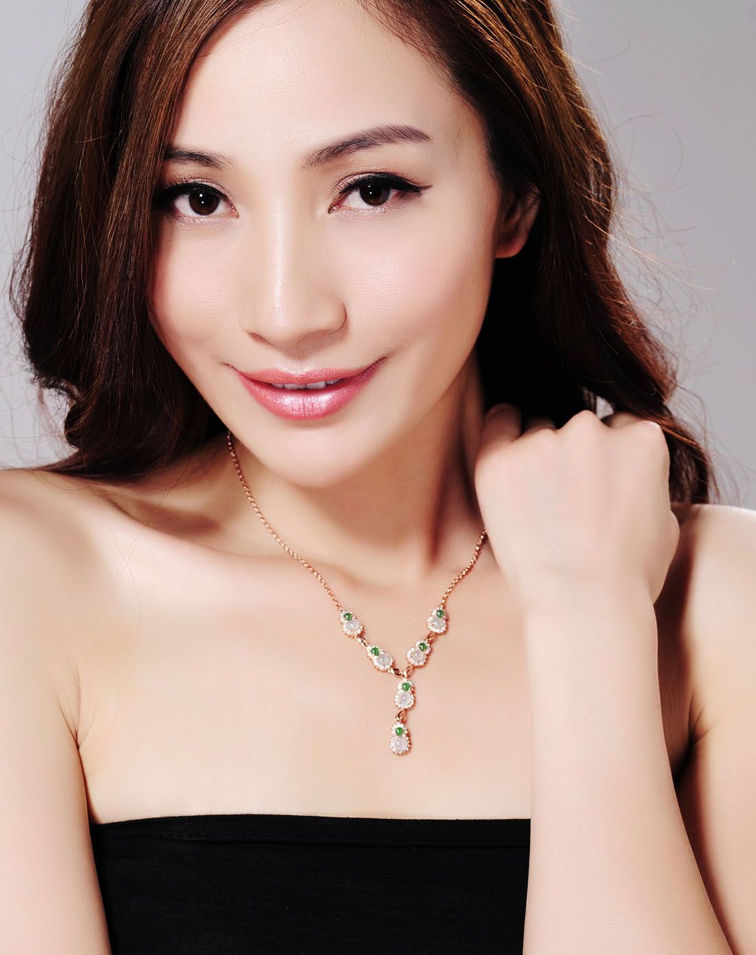 福禄精工时尚翡翠项链