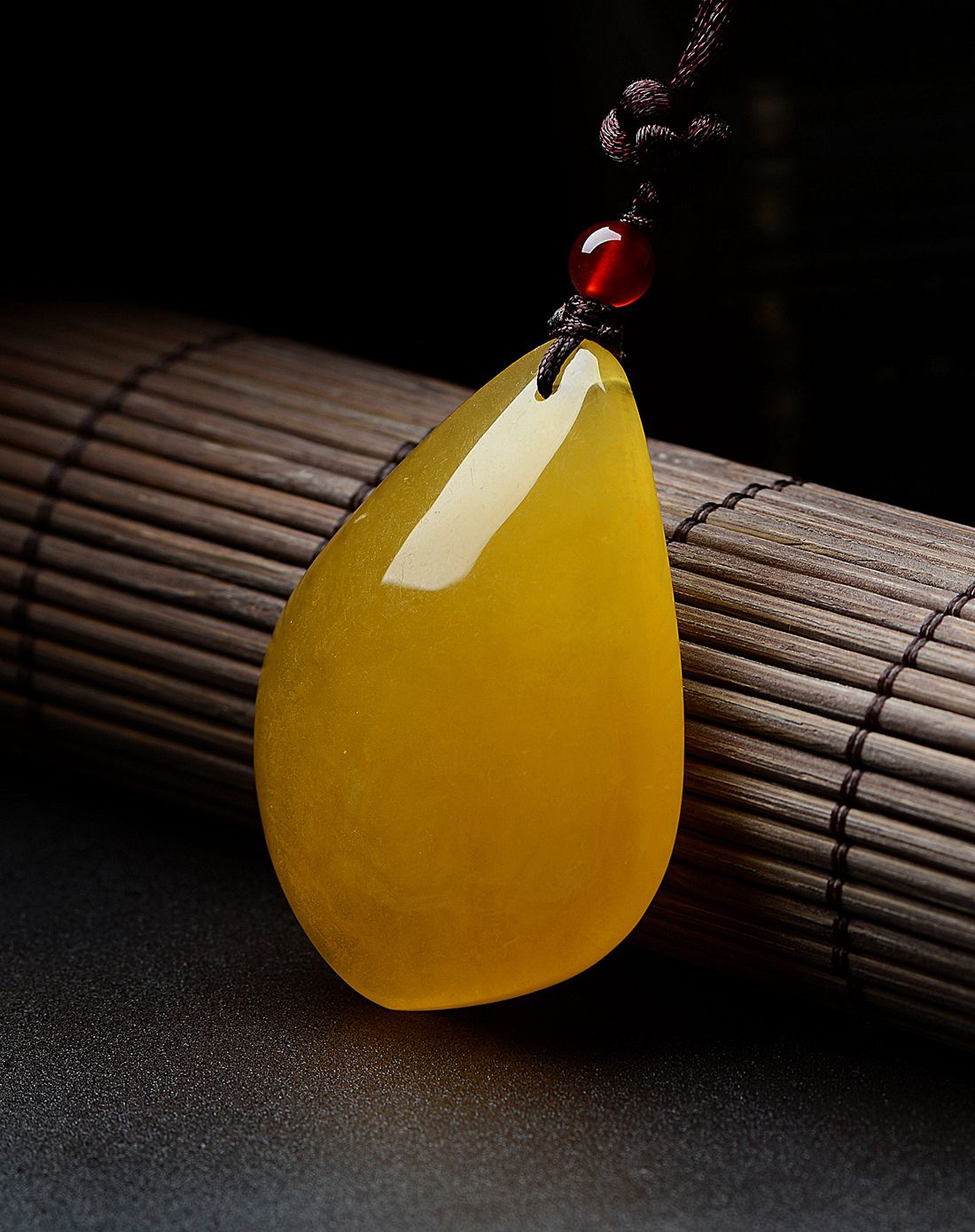 金万年kimani玉器男士专场 金万年 天然精品琥珀老蜡水滴吊坠总重含绳