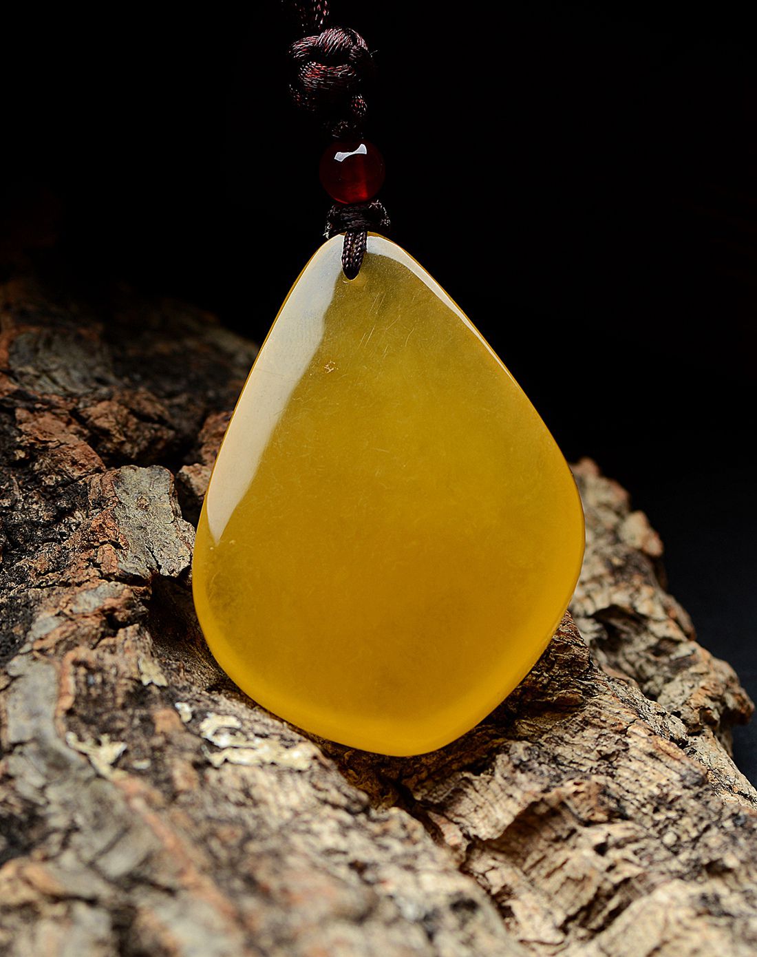 金万年kimani玉器男士专场 金万年 天然精品琥珀老蜡水滴吊坠总重含绳