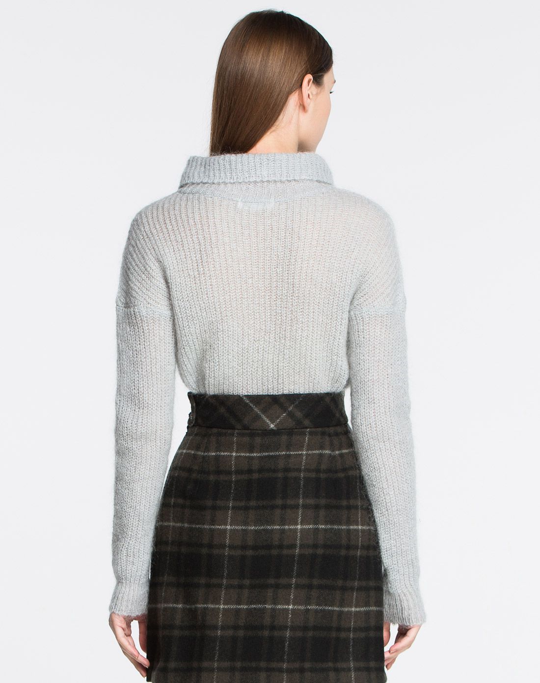 浅蓝灰色时尚百搭长袖针织衫