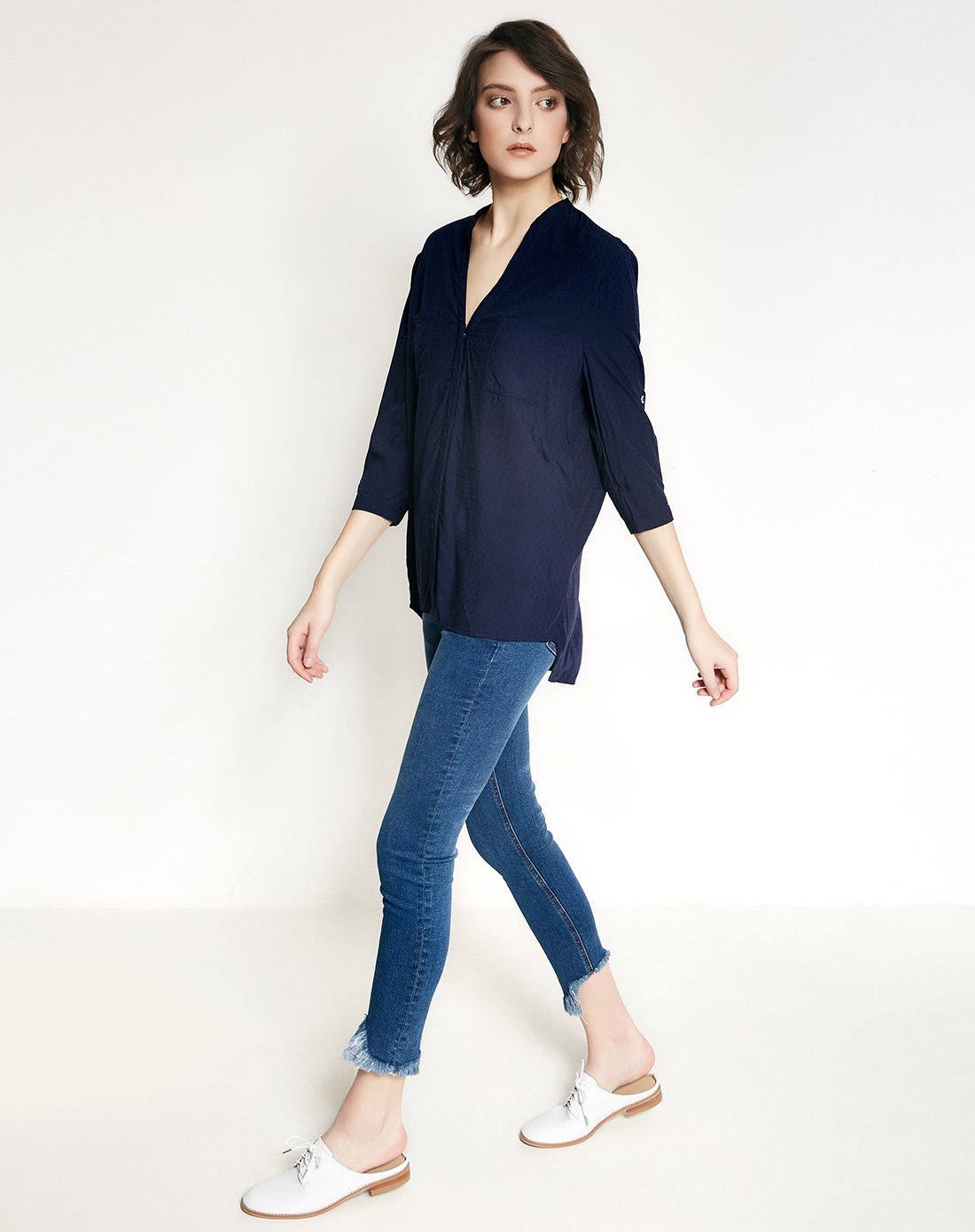 宝石蓝简约v领清凉时尚衬衫