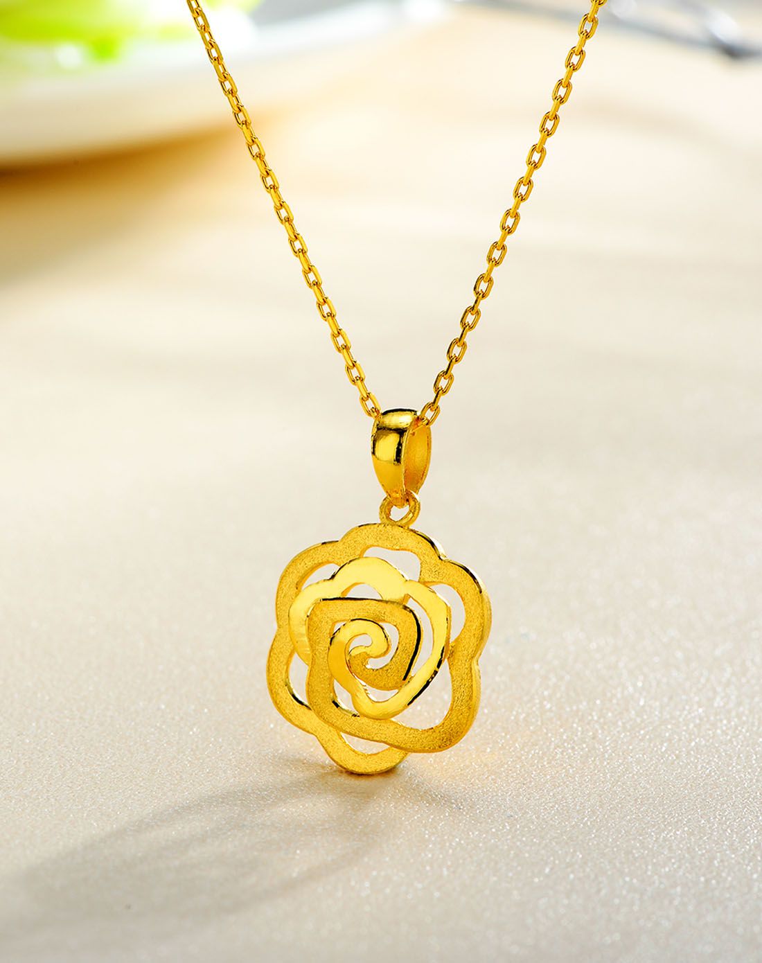 中国黄金 黄金 玫瑰花镂空吊坠(赠红绳)