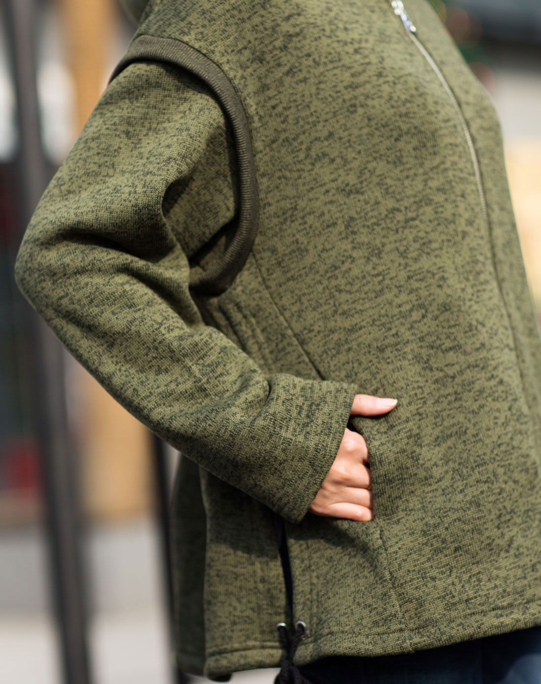 深绿灰色时尚背后绣花休闲上衣