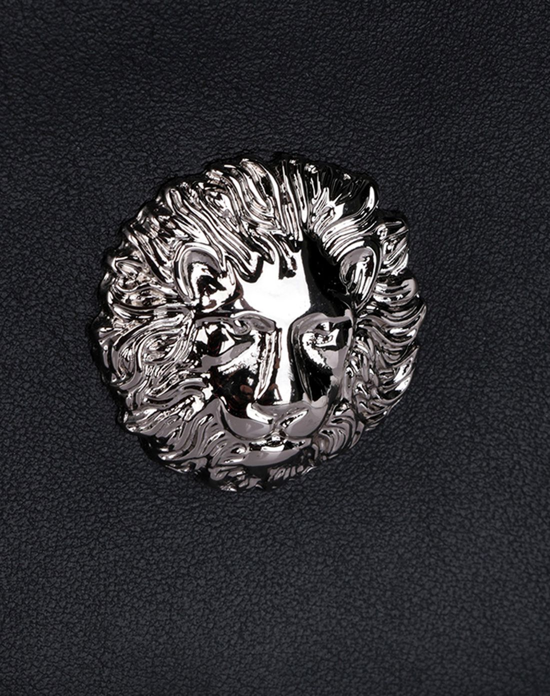 女款黑色狮子头装饰牛皮单肩包