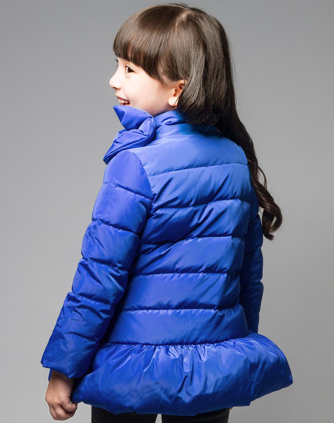女童宝蓝色羽绒服