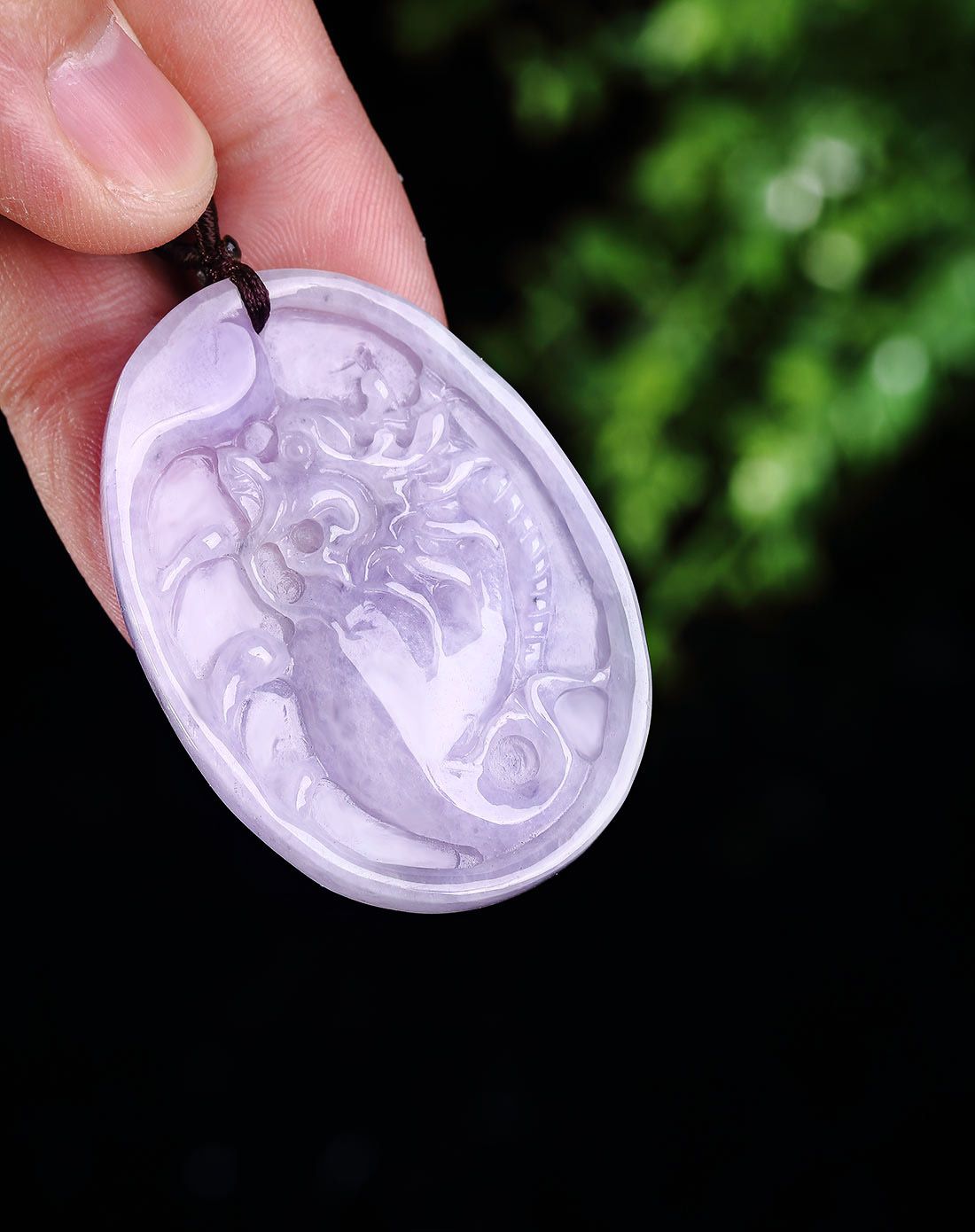 a货翡翠冰种飘绿花龙牌吊坠