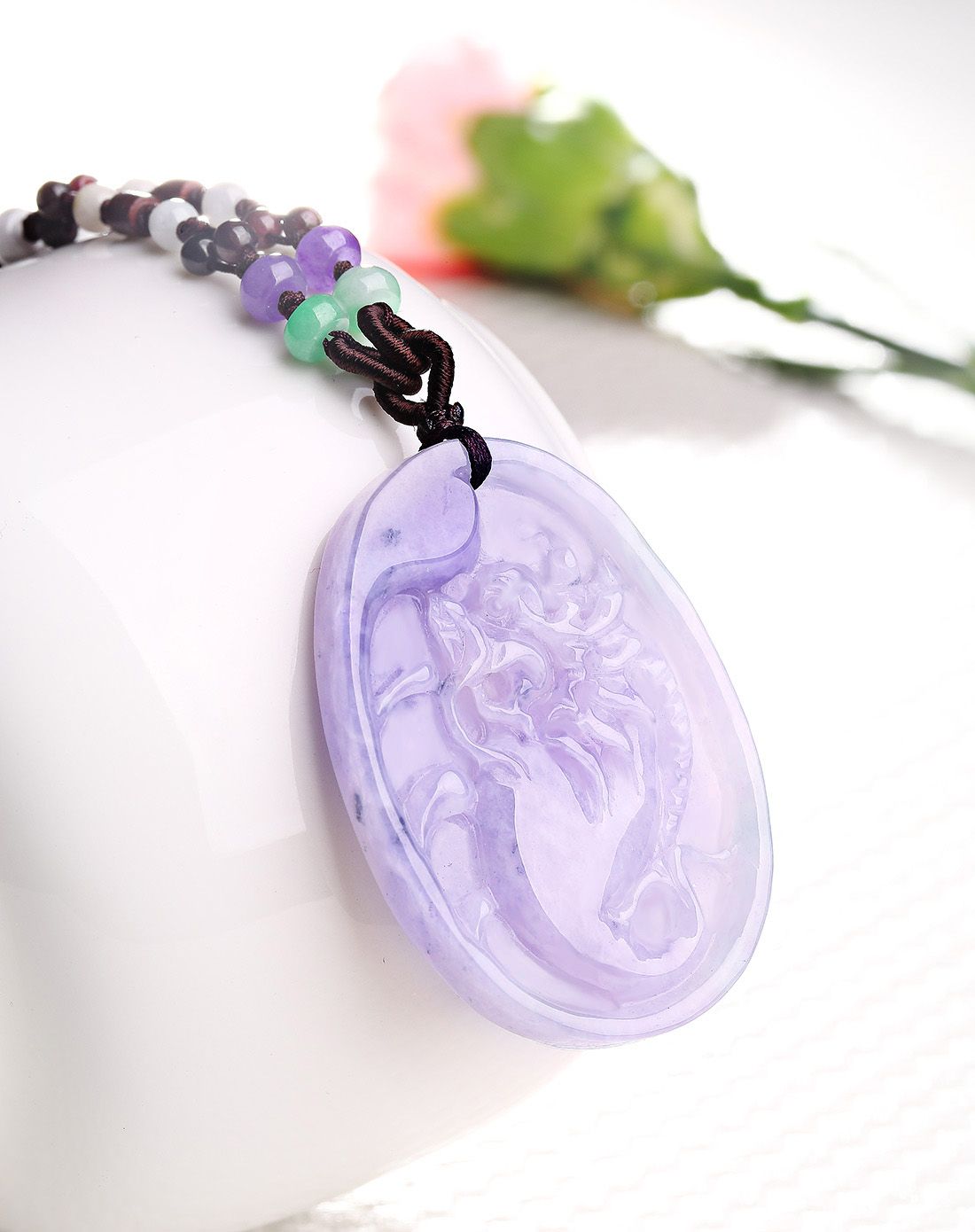 a货翡翠冰种飘绿花龙牌吊坠