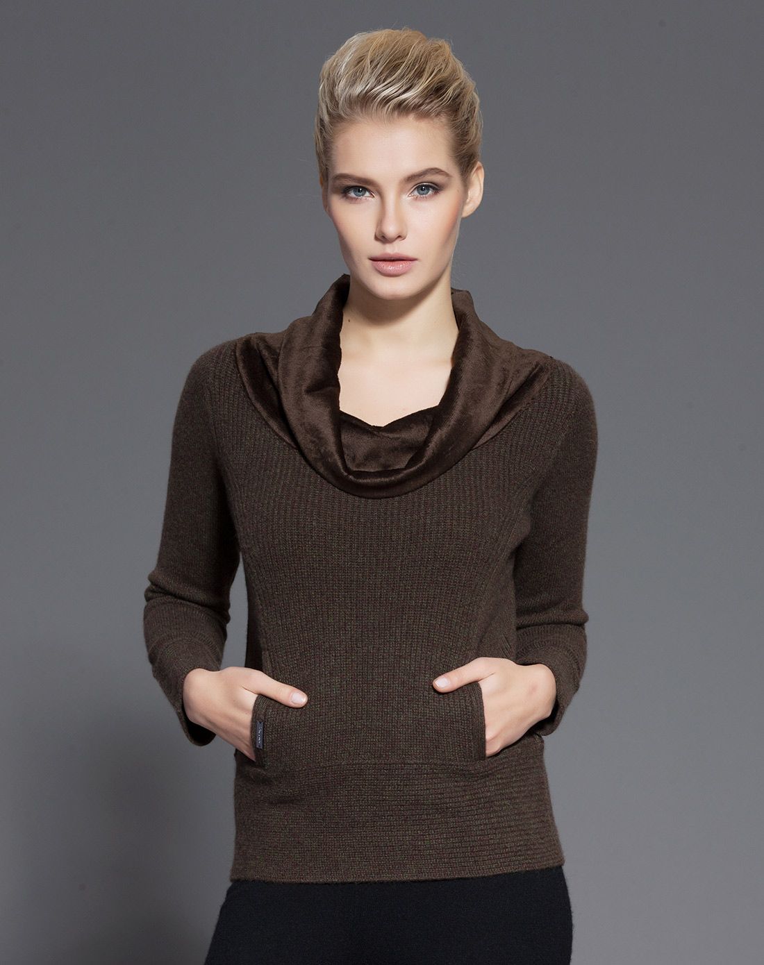 女士咖绿色都市摩登铜盆领羊绒套衫